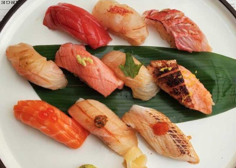 Image: sushi rolls on a plate