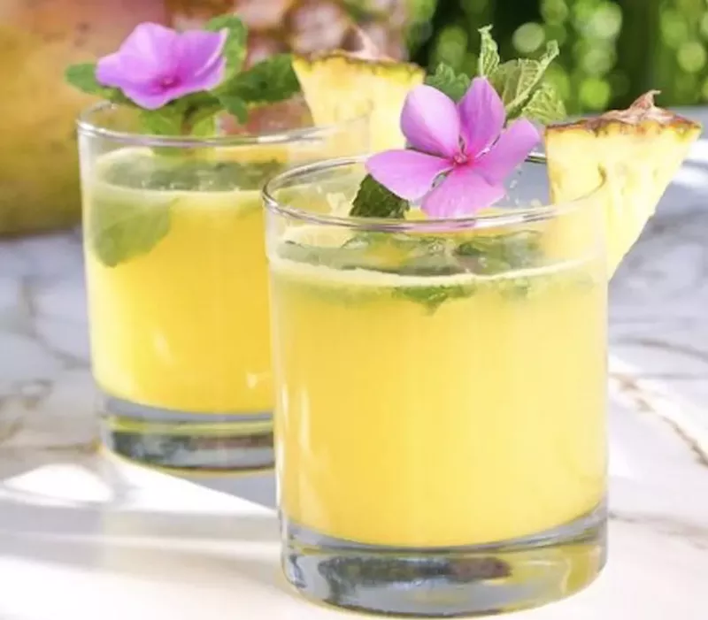 Image: Mango-pineapple mojito