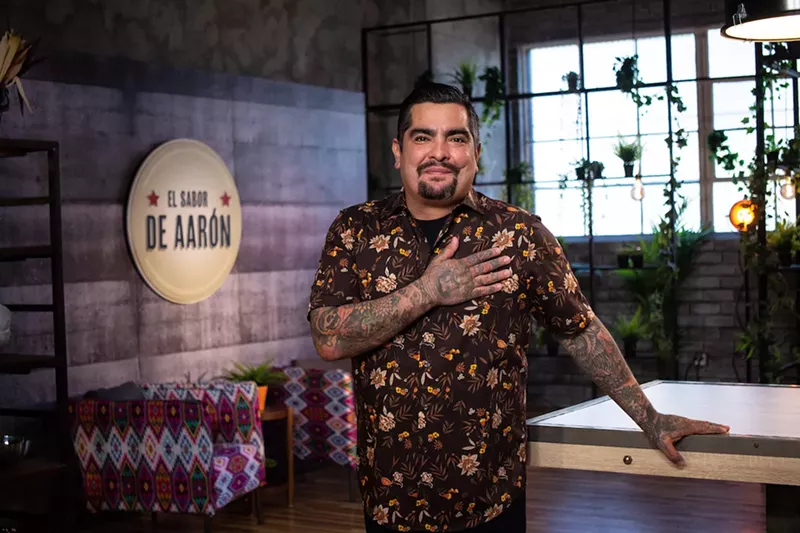 Image: Aarón Sánchez hosts the Spanish-language competitive cooking show El Sabor Aarón, which premieres this week on Hogar de HGTV.