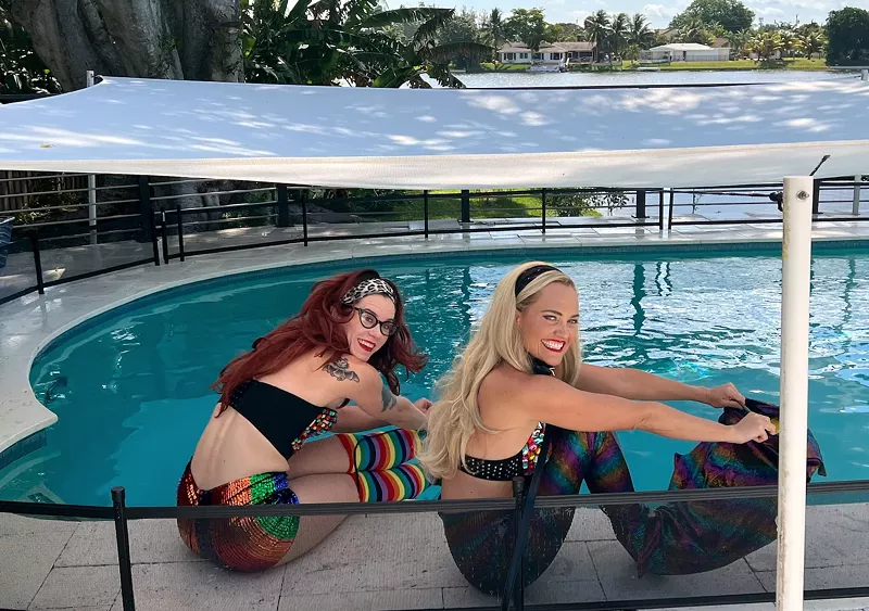 Image: Aquaticats Janelle Smiley and Whitney Fair poolside before an underwater photoshoot