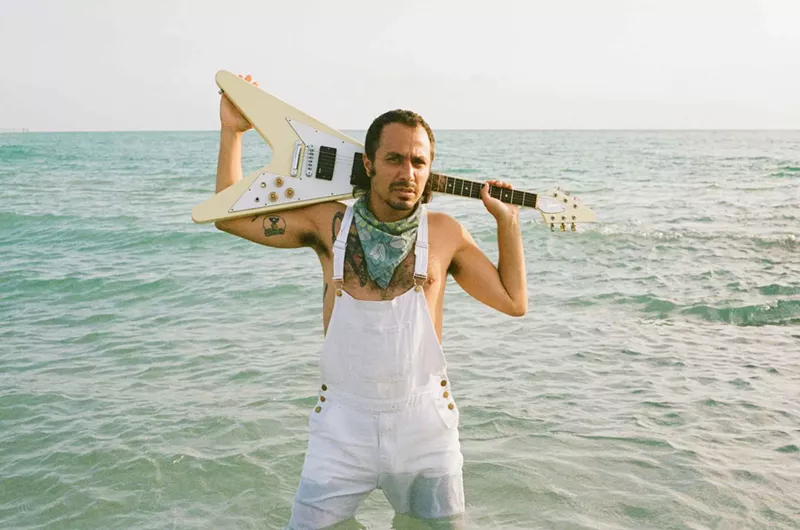 Image: Portrait of Ben Katzman with his guitar