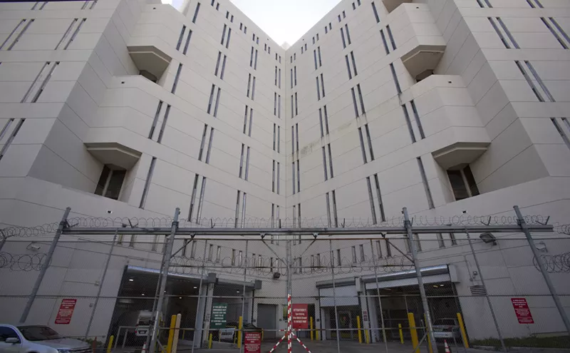 Image: Broward Inmates Forced to Protect Themselves With DIY Soda "Sanitizer" and Worn-Out Masks