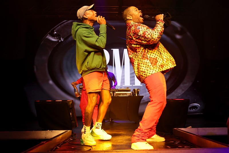 Pharrell Williams and Busta Rhymes performed their smash hit "Pass the Courvoisier" at the 2022 BMI R&B/Hip-Hop Awards.