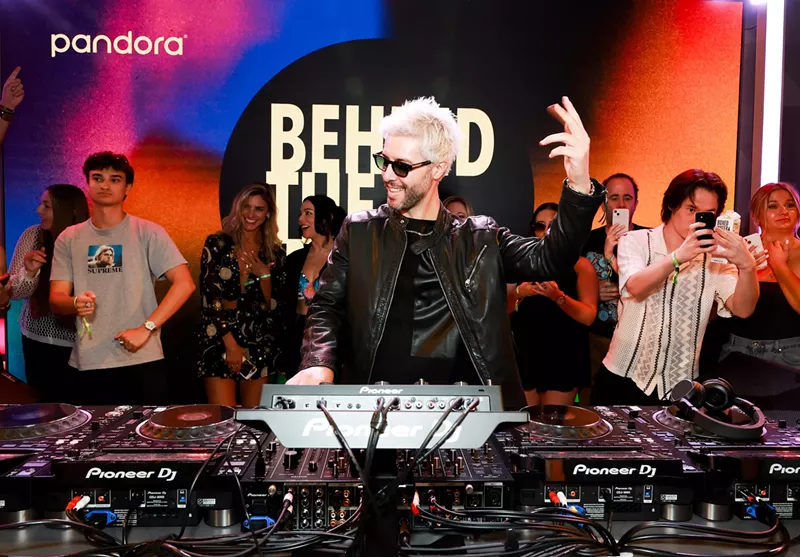 Image: Mudeza performing at SiriusXM event