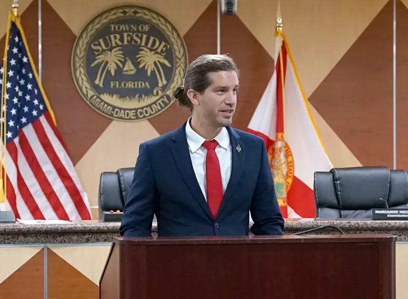 Image: Surfside Mayor Shlomo Danzinger standing at the pulpit