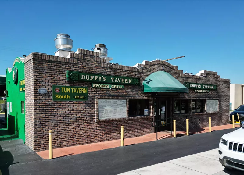 Image: After nearly 70 years as a cash-only joint, Miami’s iconic Duffy’s Tavern now accepts credit cards, marking the end of an old-school era of beers, bar food.