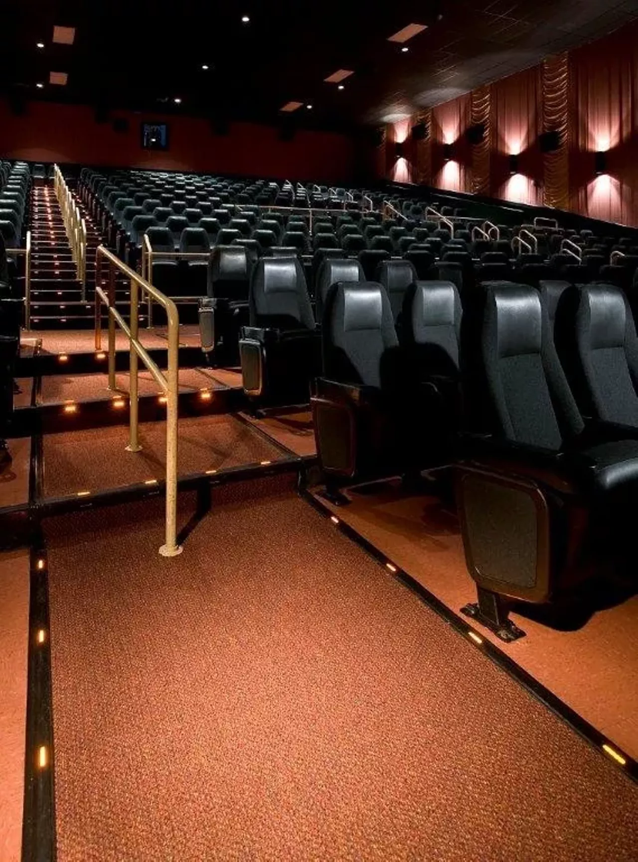 Cmx Plaza Cinema Cafe 12 - 2i79wae