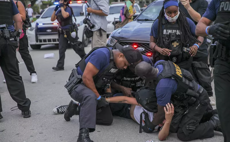 Image: Critics Question Miami Police's Use of Force in Arresting Protesters