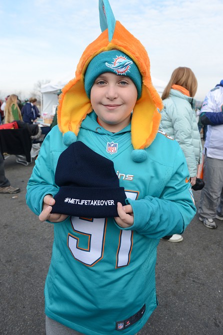 DolfansNYC's #MetLifeTakeover