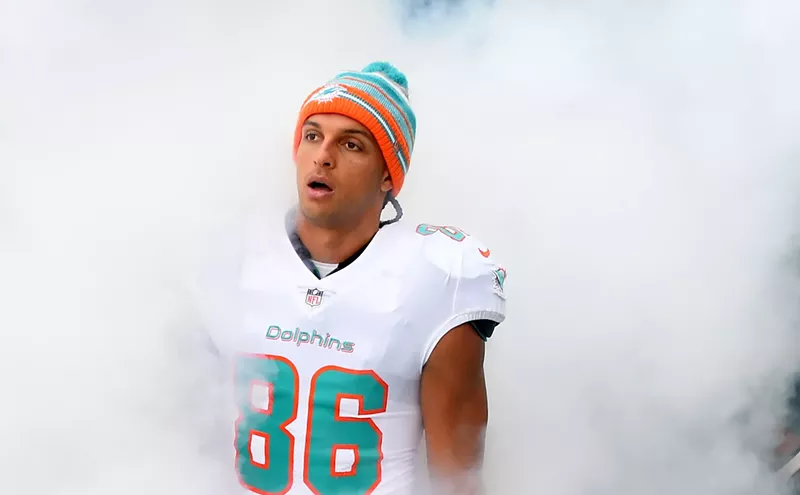 Image: Ex-Dolphin and "Barefoot Lifestyle" Practitioner Mack Hollins Walks All Over Miami in 30-27 Loss to Bills