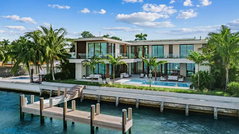 Image: Back view of $38 modern mansion