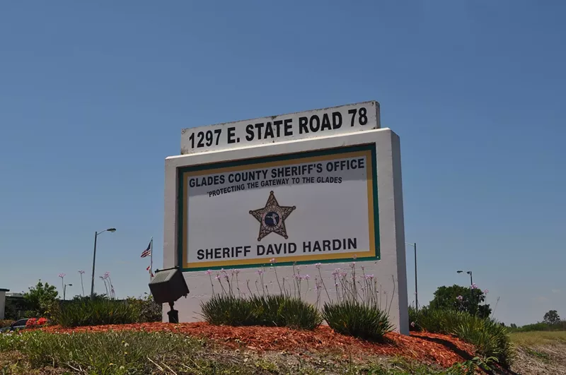 Image: Nearly 100 immigrant detainees in Glades County are on a hunger strike.