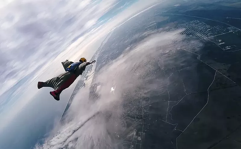 Image: Florida Man Wingsuits From 14,000 Feet