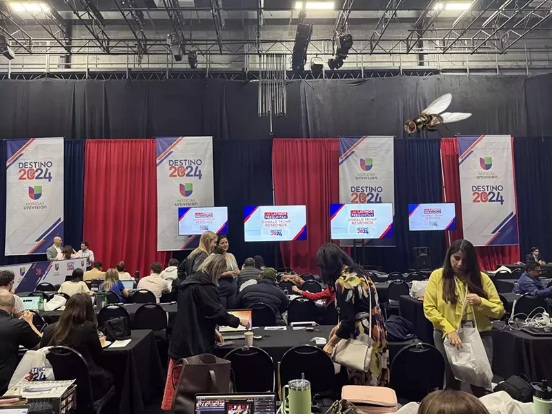 Image: reporters inside the media center at the Unvision townhall