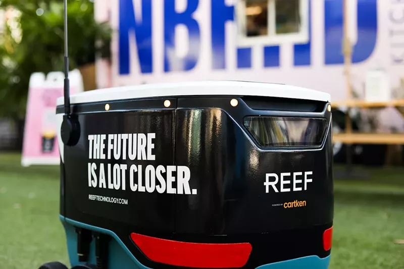 Image: Reef is now using electric robots to make food deliveries in Miami.