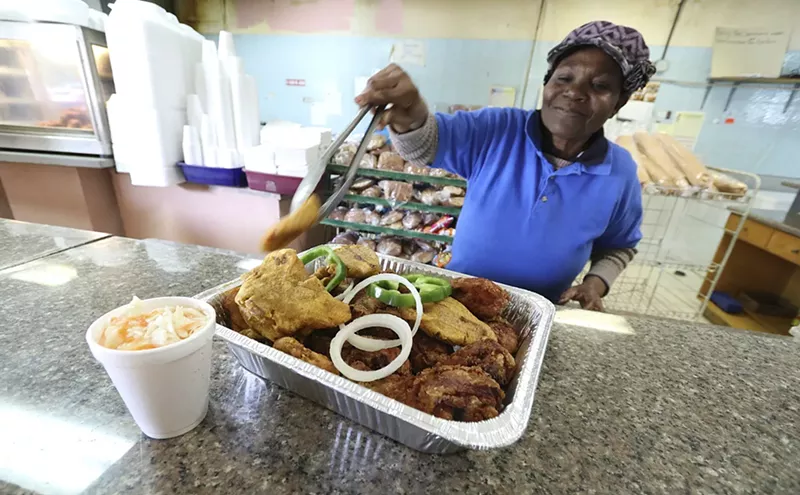 Image: Fried Chicken Turns Little Haiti's Pack Supermarket Into an Institution
