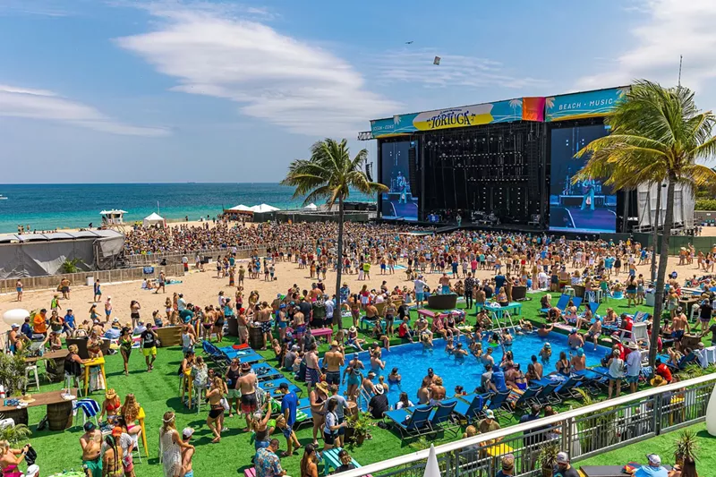 Image: Aerial shot of the crowd and stage at Tortuga Music Festival