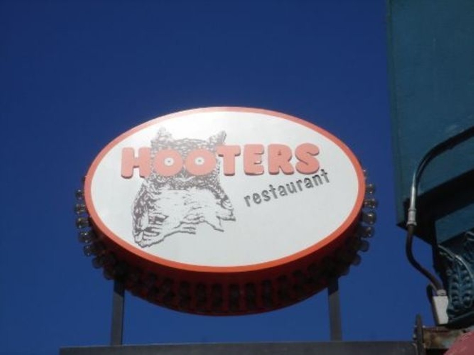 Hooters Offers Fantasy Football Freebies - Mile High on the Cheap