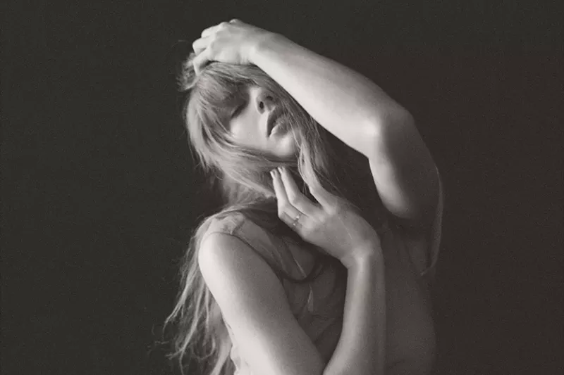 Image: Black-and-white portrait of Taylor Swift