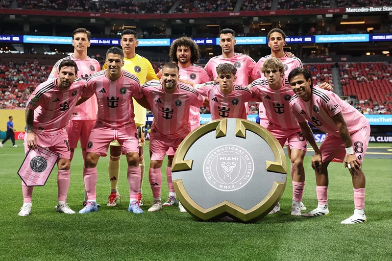 Image: A Miami soccer team poses for a pre-game photo.