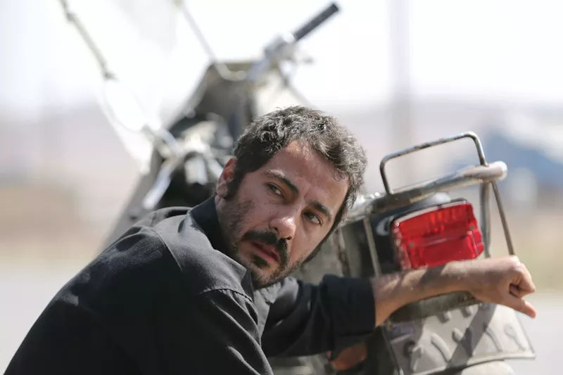 Image: Navid Mohammadzadeh portrays Moosa, a father who ignores a doctor's advice to take his son to the nearest clinic after a highway accident, in writer-director Vahid Jalilvand’s No Date, No Signature.