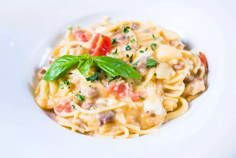 Image: Pasta e patate at Antica Pizzeria del Luna Park.