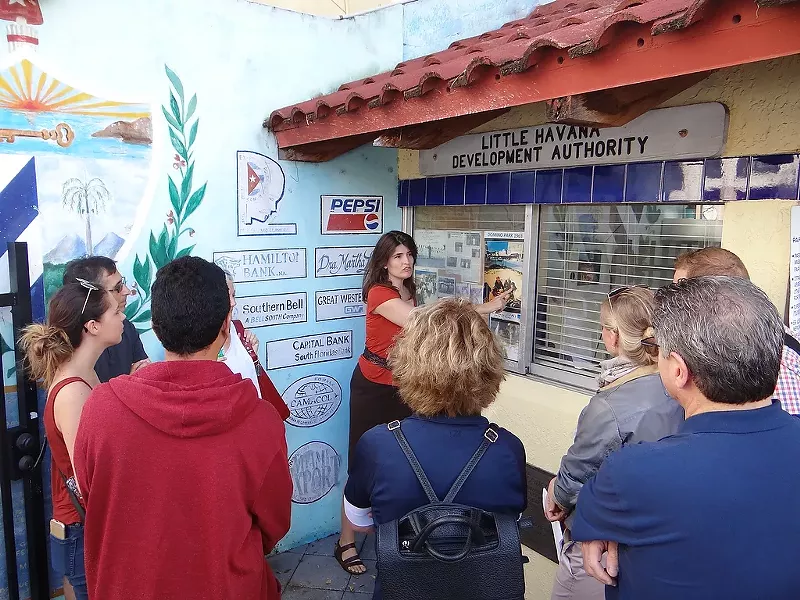 Image: Corinna Moebius leading a tour in Little Havana.