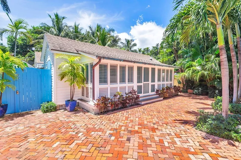 Image: Exterior of Jimmy Buffett's bungalow
