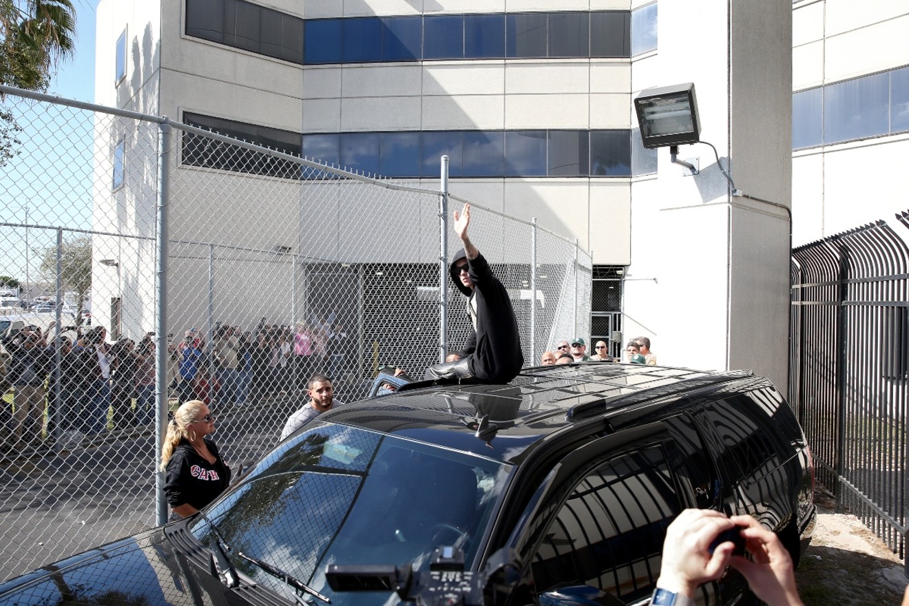 Justin Bieber waves after exiting the Turner Guilford Knight Correctional Center on January 23, 2014.
