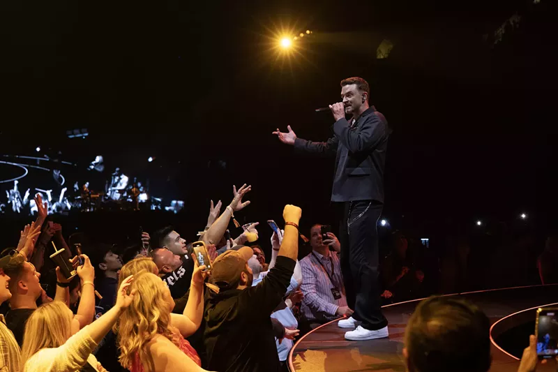 Image: Justin Timberlake singing before the crowd at the Kaseya Center