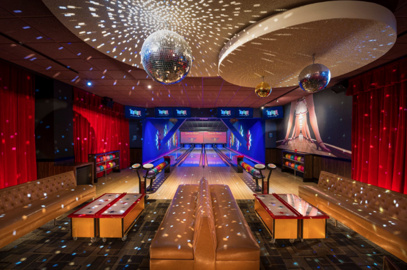 Kings Bowl is a new entertainment venue in CityPlace Doral offering bowling lanes, restaurant-quality dining, and a rum bar.