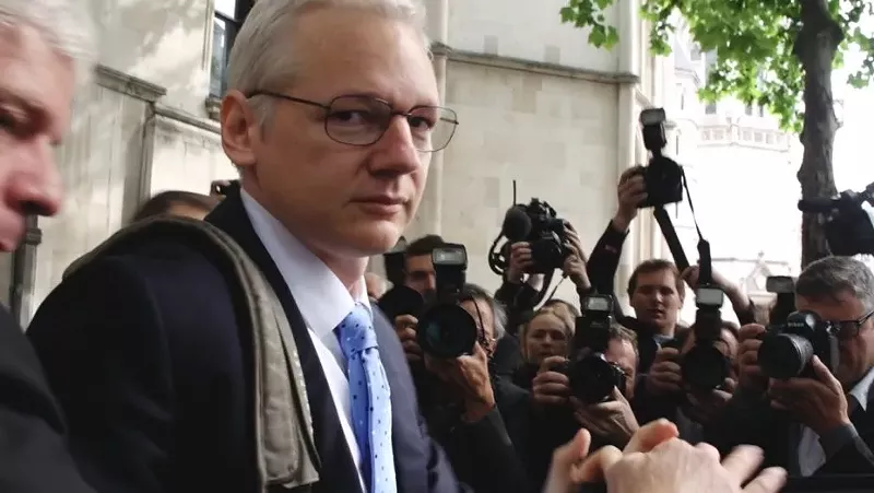 Image: Assange without a country.
