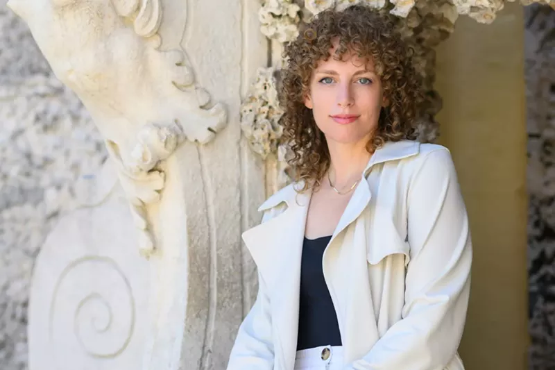 Image: Headshot of artist Lauren Shapiro in front of a wall at Vizcaya Museum & Gardens.