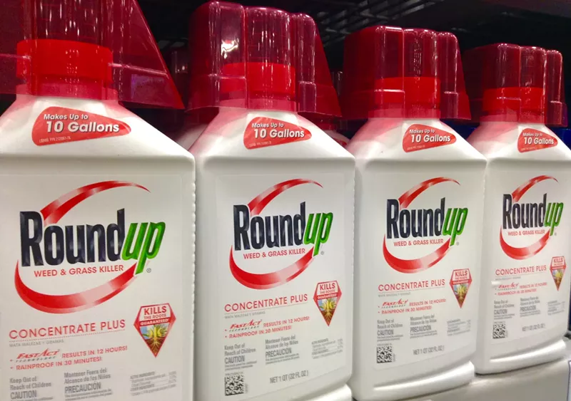 Image: Bottles of herbicide "Roundup" sit on a shelf.