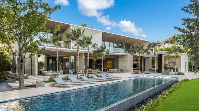 Massive modern Miami-area mansion with pool area