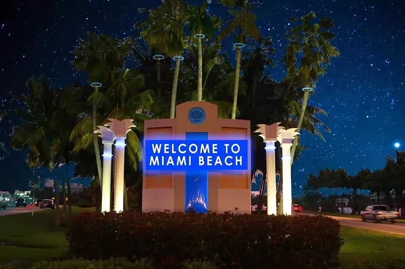 Image: A mockup of a proposed LED sign at the I-195 entrance to Miami Beach.