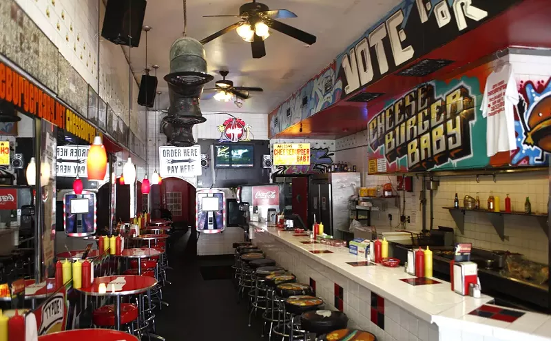 Image: Miami Beach Restaurants Now Allowed to Deliver Past Midnight Curfew