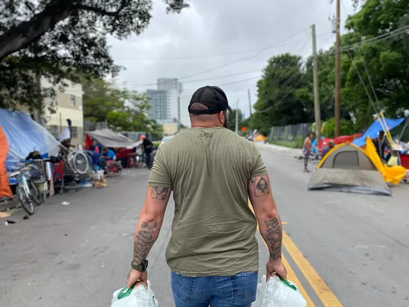 Image: Suleiman Yousef hands out food to the homeless.