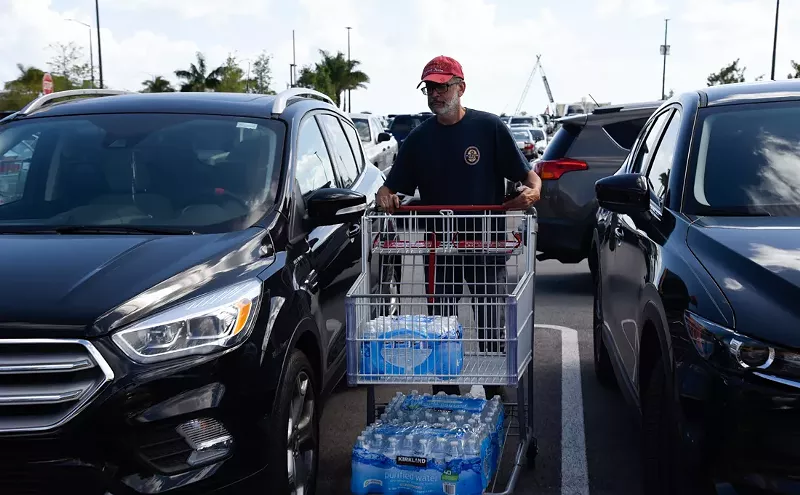 Image: Miami Volunteers Deliver Supplies to Elderly and Sick During COVID-19 Outbreak