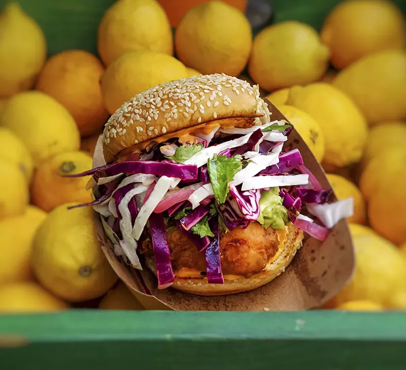 Image: La Polita chicken sandwich at Boia De
