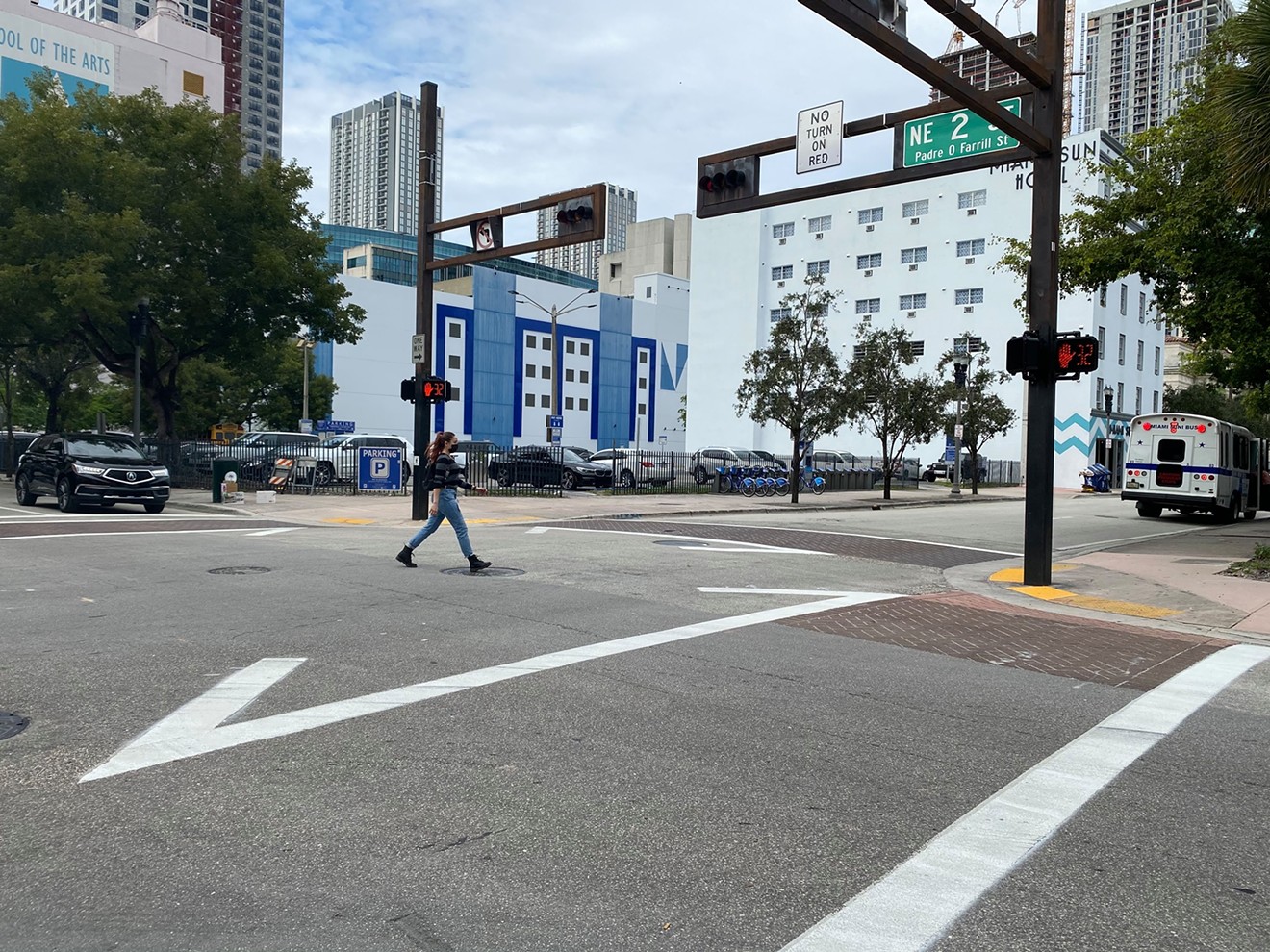 A scramble crosswalk, which allows pedestrians to cross the street in any direction, was installed in downtown Miami.