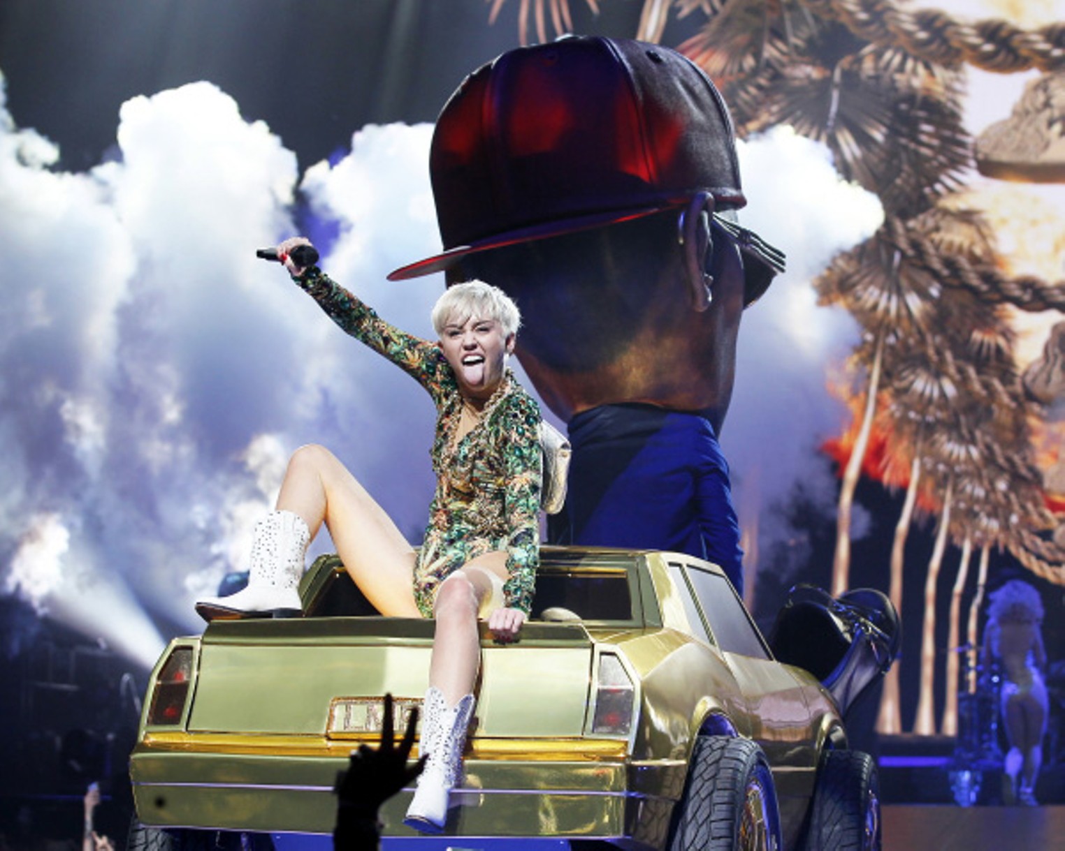  Bangerz Tour [Blu-ray] : Miley Cyrus: Movies & TV
