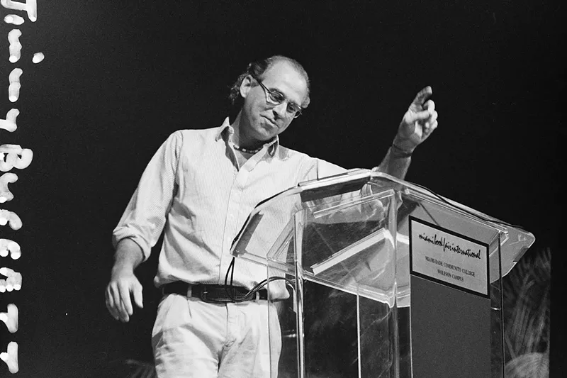 Image: Jimmy Buffett reads from Tales From Margaritaville at the 1989 book fair.