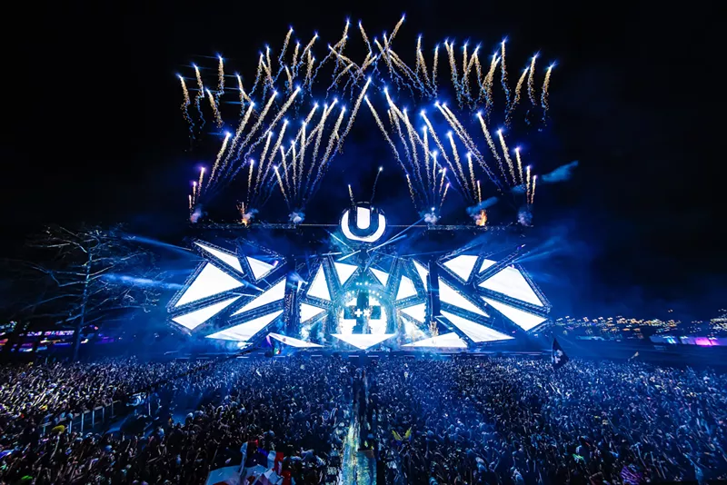 Image: Main Stage at Ultra Music Festival with enormous LED panels and fireworks shooting above it