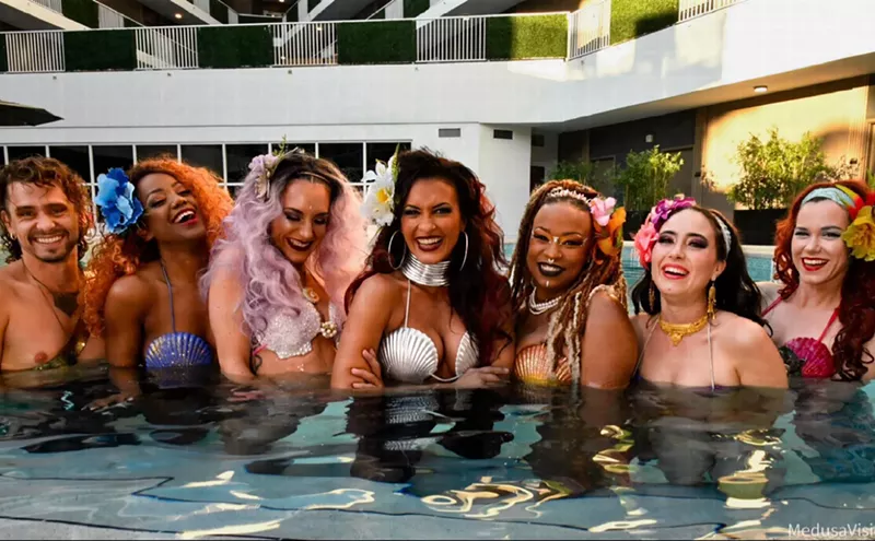 Image: Aquaticats Down! Wreck Bar Mermaids Say Hotel Sank Their Act and Stiffed Their Pay