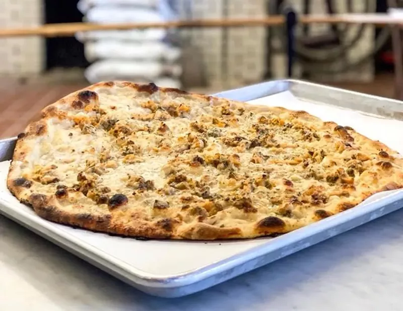 Image: Frank Pepe Pizzeria Napoletana and its famous white clam pie