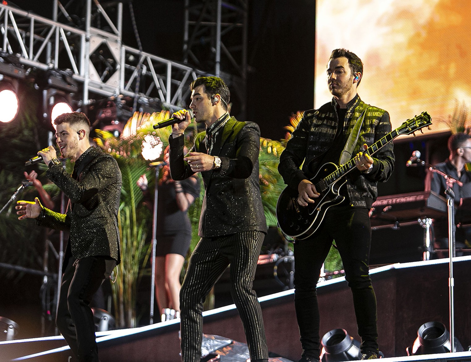 The Jonas Brothers' Summerfest performance ensures fans will “Remember  This” – Marquette Wire