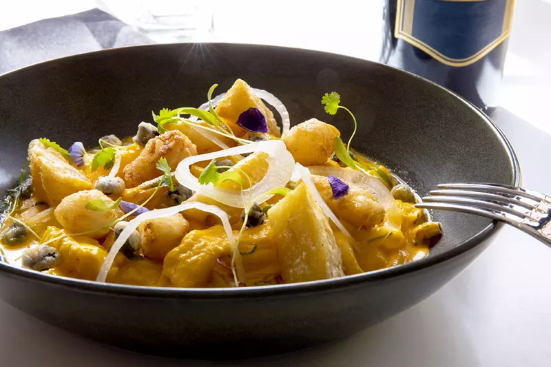Image: Carretillero Habanero at Yuca 105