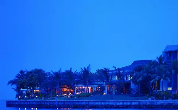 Image: Palmeiras Beach Club at Grove Isle