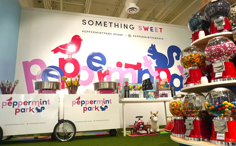 Image: Peppermint Park Opens a Cotton Candy and Froyo Stand at Aventura Mall